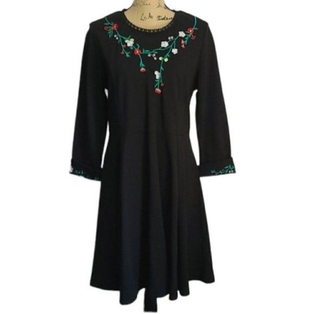 NWT Black Floral Embroidered Shift Dress